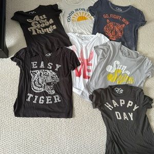 Lot of SEVEN chaser tees size small